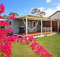 Hayes Beach House - Jervis Bay - Pet Friendly - Accommodation in Surfers Paradise