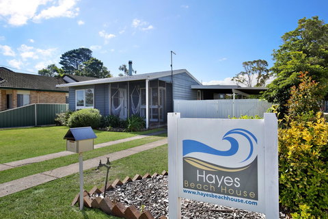 Hayes Beach House I Award Winner I 4 Mins To Beach - Accommodation in Surfers Paradise 22