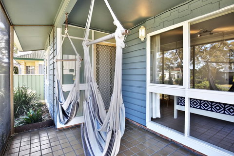 Hayes Beach House I Award Winner I 4 Mins To Beach - Accommodation in Surfers Paradise 16