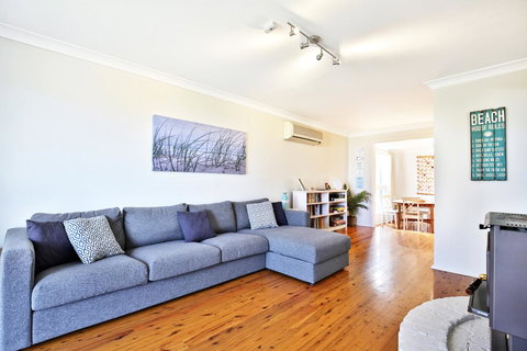 Hayes Beach House I Award Winner I 4 Mins To Beach - Accommodation in Surfers Paradise 9