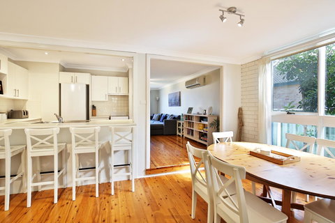 Hayes Beach House I Award Winner I 4 Mins To Beach - Accommodation in Surfers Paradise 12