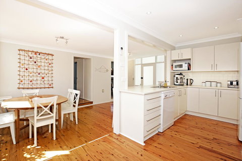 Hayes Beach House I Award Winner I 4 Mins To Beach - Accommodation in Surfers Paradise 5