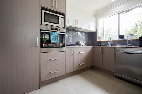 Armidale Cottage - House 2 - Accommodation in Surfers Paradise 15