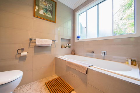 Armidale Cottage - House 2 - Accommodation in Surfers Paradise 28