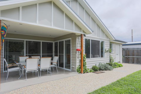 Armidale Cottage - House 2 - Accommodation in Surfers Paradise 0