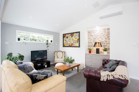 Armidale Cottage - House 2 - Accommodation in Surfers Paradise 21
