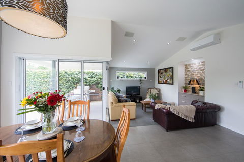 Armidale Cottage - House 2 - Accommodation in Surfers Paradise 20