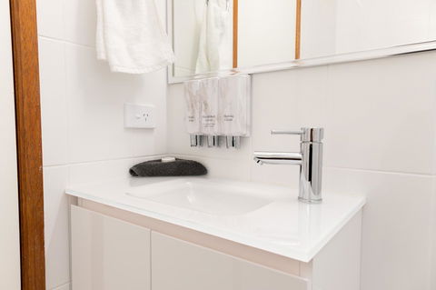 Sapphire Waters Motor Inn - Accommodation in Surfers Paradise 1
