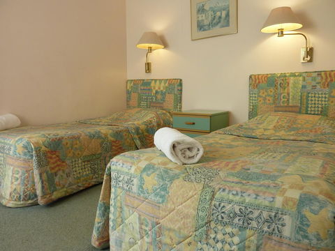 Sapphire Waters Motor Inn - Accommodation in Surfers Paradise 39