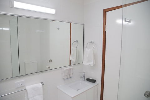 Sapphire Waters Motor Inn - Accommodation in Surfers Paradise 32