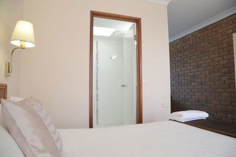 Sapphire Waters Motor Inn - Accommodation in Surfers Paradise 31