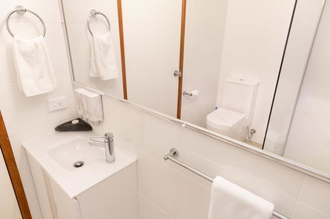 Sapphire Waters Motor Inn - Accommodation in Surfers Paradise 2