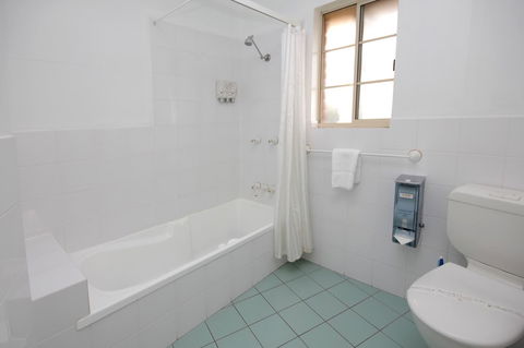 Sapphire Waters Motor Inn - Accommodation in Surfers Paradise 18
