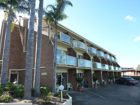 Sapphire Waters Motor Inn - Accommodation in Surfers Paradise 34