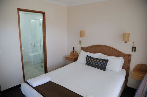 Sapphire Waters Motor Inn - Accommodation in Surfers Paradise 29