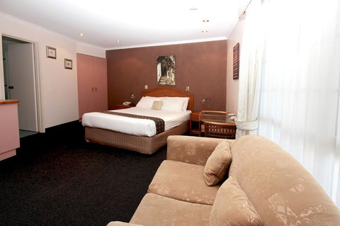 Sapphire Waters Motor Inn - Accommodation in Surfers Paradise 6