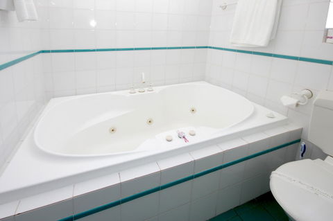 Sapphire Waters Motor Inn - Accommodation in Surfers Paradise 25