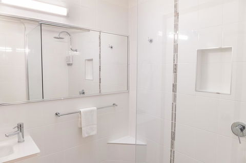 Sapphire Waters Motor Inn - Accommodation in Surfers Paradise 3
