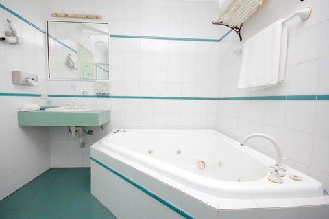Sapphire Waters Motor Inn - Accommodation in Surfers Paradise 7