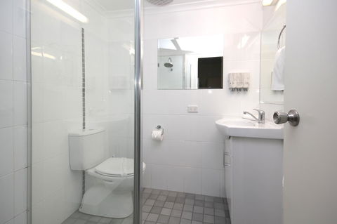 Sapphire Waters Motor Inn - Accommodation in Surfers Paradise 24