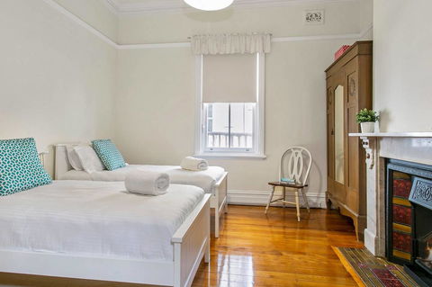 Oversized 2 Bedroom Manly Beach House - Accommodation in Surfers Paradise 5
