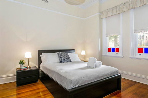 Oversized 2 Bedroom Manly Beach House - Accommodation in Surfers Paradise 6