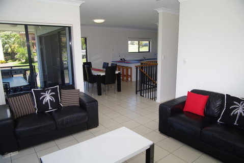 Breakaway, 11 Scott Street - Accommodation in Surfers Paradise 0