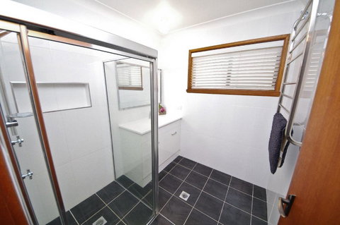 Breakaway, 11 Scott Street - Accommodation in Surfers Paradise 2
