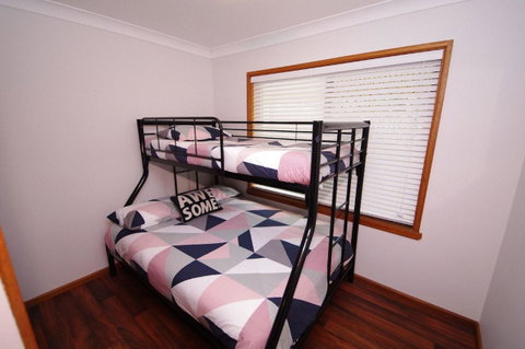 Breakaway, 11 Scott Street - Accommodation in Surfers Paradise 3