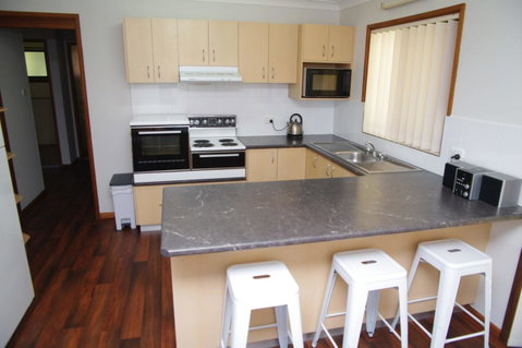 Breakaway, 11 Scott Street - Accommodation in Surfers Paradise 1