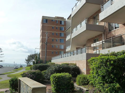 The Breakers 13 - Accommodation in Surfers Paradise 3