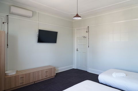 Rosehill Hotel - Accommodation in Surfers Paradise 4