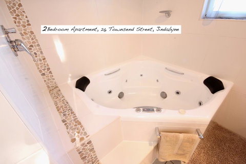 Full Circle Apartments - Accommodation in Surfers Paradise 27