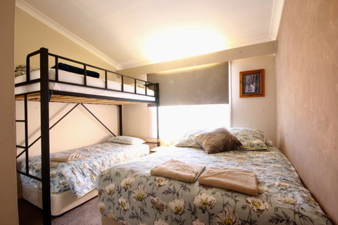 Full Circle Apartments - Accommodation in Surfers Paradise 4