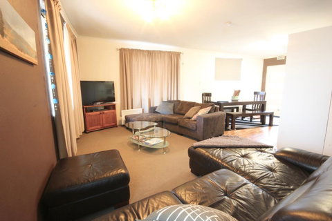 Full Circle Apartments - Accommodation in Surfers Paradise 6