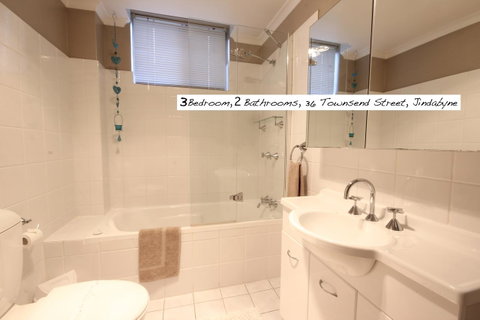 Full Circle Apartments - Accommodation in Surfers Paradise 13