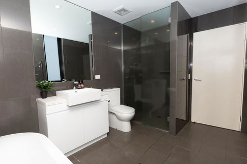 Brand New Executive Apartment - Accommodation in Surfers Paradise 11