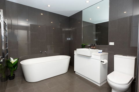 Brand New Executive Apartment - Accommodation in Surfers Paradise 10
