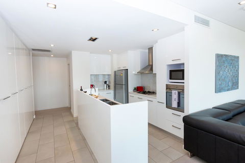 Brand New Executive Apartment - Accommodation in Surfers Paradise 4