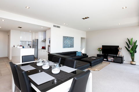 Brand New Executive Apartment - Accommodation in Surfers Paradise 0