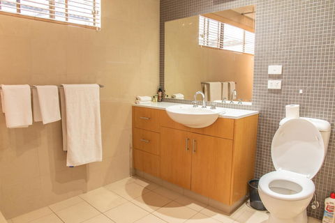 Belmont - Accommodation in Surfers Paradise 12