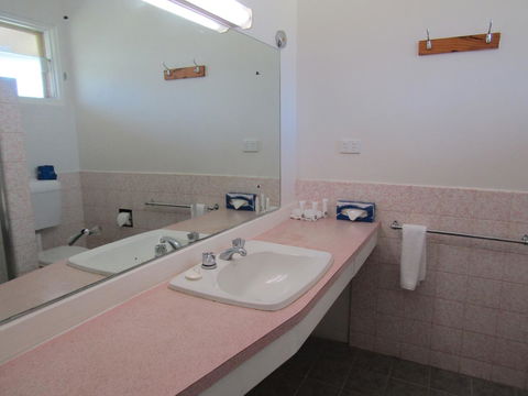 Allonville Gardens Motel - Accommodation in Surfers Paradise 29