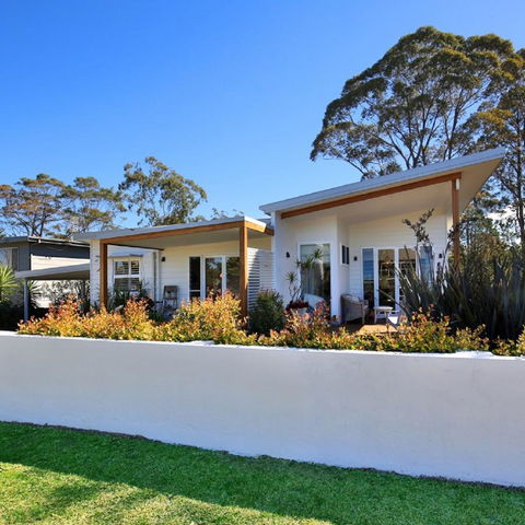 Jervis Bay Beach Shack I Pet Friendly - Accommodation in Surfers Paradise 1