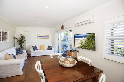 Jervis Bay Beach Shack I Pet Friendly - Accommodation in Surfers Paradise 0