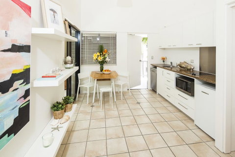 Julians Apartments - Accommodation in Surfers Paradise 14