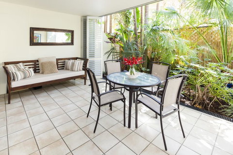 Julians Apartments - Accommodation in Surfers Paradise 28