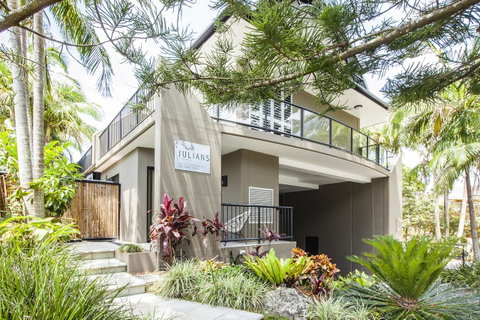 Julians Apartments - Accommodation in Surfers Paradise 0
