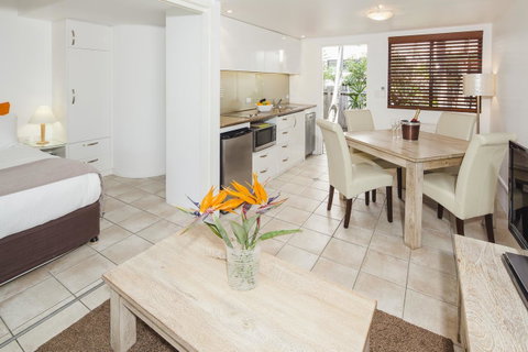 Julians Apartments - Accommodation in Surfers Paradise 18