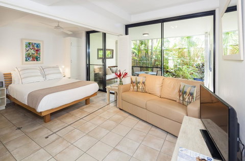 Julians Apartments - Accommodation in Surfers Paradise 29