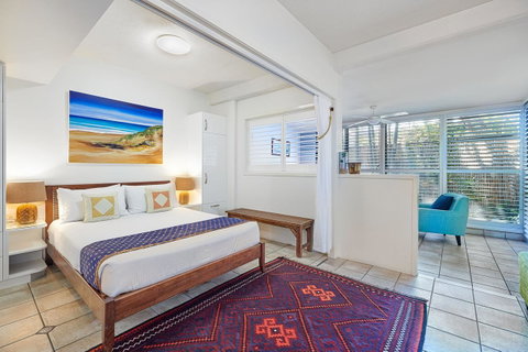 Julians Apartments - Accommodation in Surfers Paradise 6